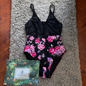 Cupshe Women’s Swimsuit - Size Large